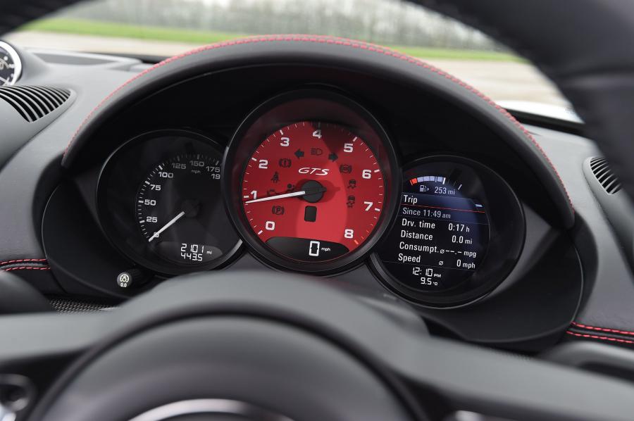 Панель приборов Porsche 718 Boxster GTS (982) 2017 года  (UK) (фото 2 из 40)